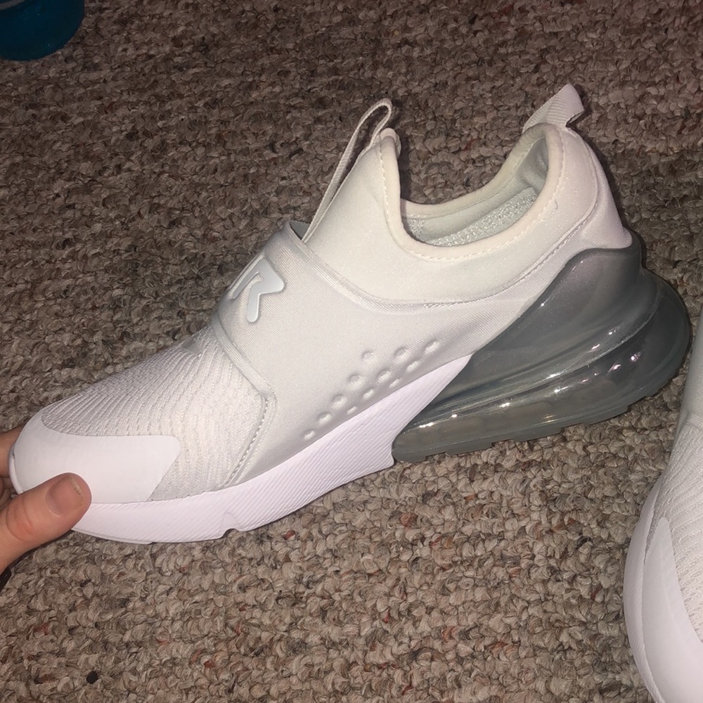 Women’s Nike tennis shoes - Picture 2 of 5